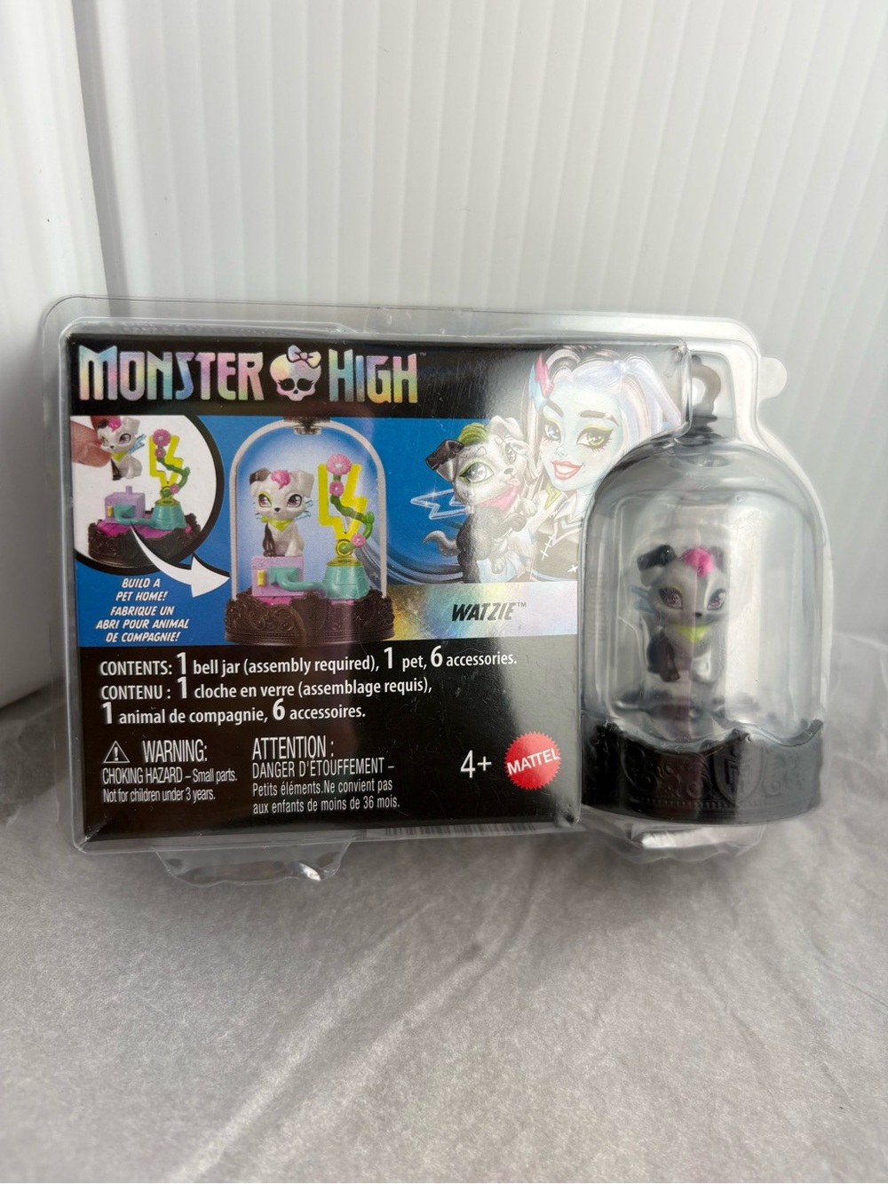 NWT Monster High Watzie Pet Keychain Bell Jar Terrarium 6 Accessories Mattel